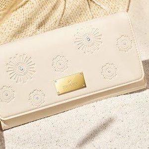 - Amazing Swarovski Crystal SS19 Travel Wallet 2019 New in Box #5493061 Off …